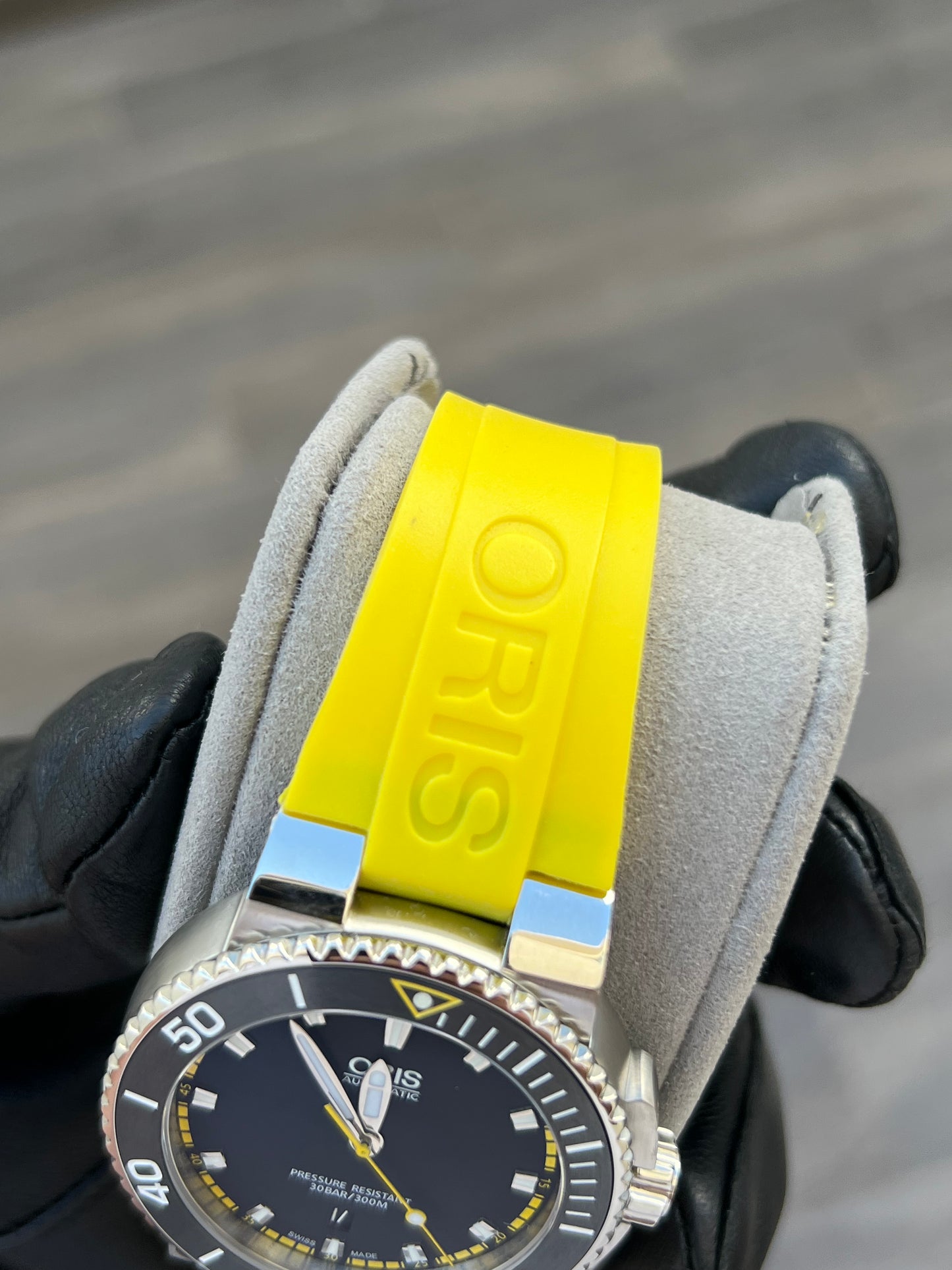 Oris Aquis Date 73376534127RS-YELLOW